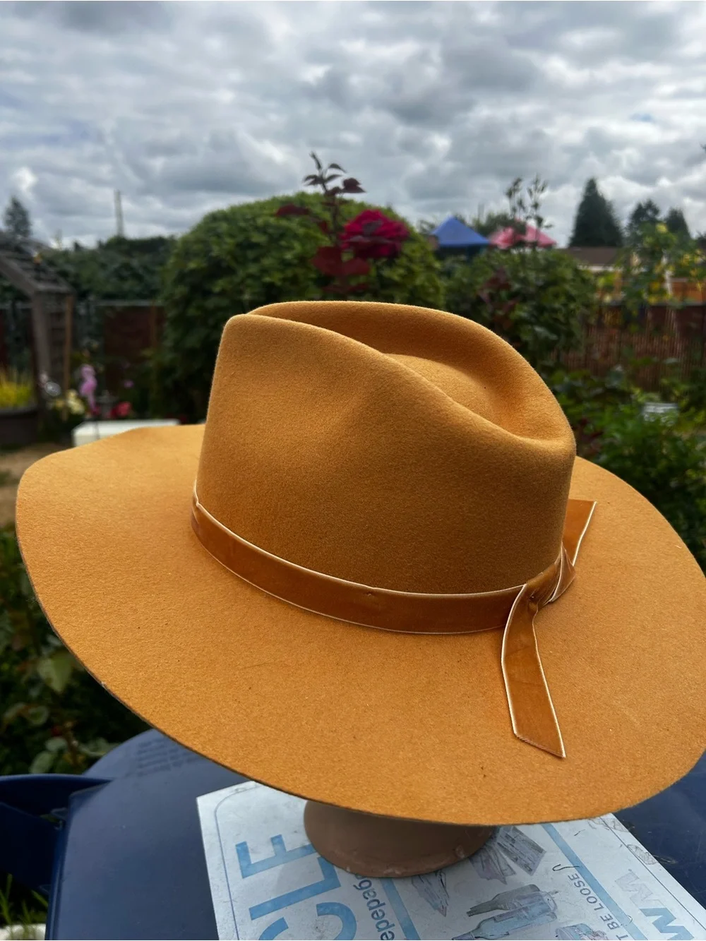 Wyeth Men's Wide Brim Felt Fedora Hat in Mustard Yellow Felt Fedora hats Sz One